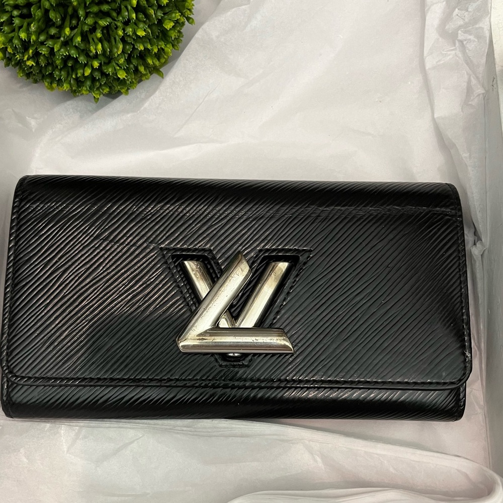 COPY - Authentic Louis Vuitton twist wallet